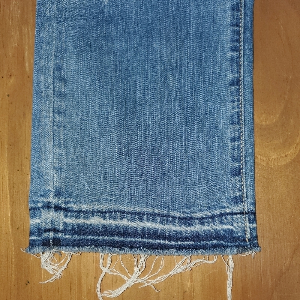 AEO Cropped Jeans - Distressed - Raw Hem - Size 8 - super stretch - Picture 2 of 8